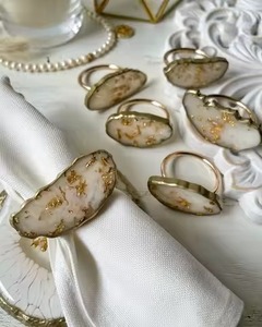 Anneaux de serviette en résine pour la décoration de la maison de luxe avec des motifs artisanaux charmants pour la mise en place de la table et les cadeaux - Product Image 4