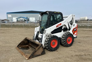 รถตักล้อยาง Bobcatts 5650 รถตักขนาดเล็กแบบ Skid Steer พร้อมถังสีขาว สำหรับงานก่อสร้าง - Product Image 4