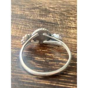 Anillo de Plata de Ley y Turquesa Hecho a Mano por los Navajo, Joyería Cultural Coleccionable, Talla 8 - Product Image 5