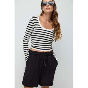 T-shirt basique à manches longues rayé - Product Image 1