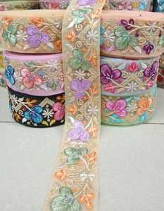 Encaje floral bordado hecho a medida hecho con bordado floral colorido para usar en vestidos y saris - Product Image 2