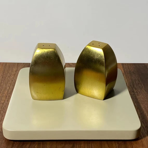 ชุดพริกไทยเกลือทองเหลืองหนักพร้อมพื้นผิวพื้นผิวและช่องเปิดที่ปลอดภัยสร้างขึ้นเพื่อการใช้งานในครัวในระยะยาว - Product Image 1