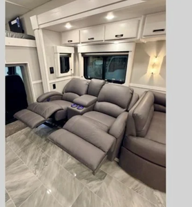 NUEVAS Autocaravanas de Lujo Clase SUPER C en Venta, Modelo SHOW HAULER - Product Image 2