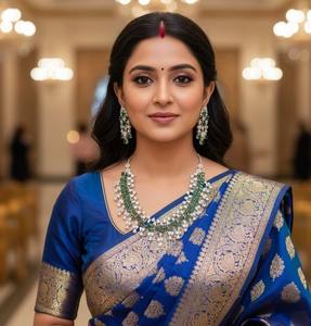 ชุดสร้อยคอและต่างหูเพชรทรงเรยอนสีเขียวมรกต คุณภาพดีเยี่ยม ดีไซน์หรูหรา สำหรับงานแต่งงานและงานเลี้ยง มีจำหน่ายในราคาส่งออก - Product Image 3