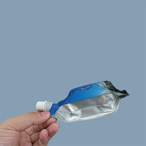 Pochettes souples à bec verseur pliables et recyclables, imprimées sur mesure en PE, étanches, pour boissons et eau minérale, gravure, vente en gros usine - Product Image 3