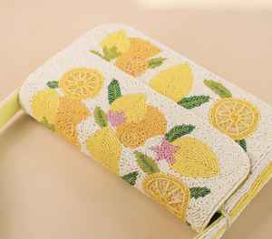 Bolso de Mano Bordado a Mano con Cuentas de Semillas, Diseño Floral Bohemio, Bolso de Hombro Personalizado con Cuentas y Borlas Coloridas - Product Image 3