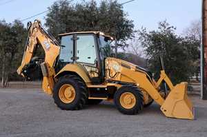 Retroexcavadora Caterpillar 420f 4X4 con Sistema Hidráulico de Funcionamiento Eficiente con Bomba de Caja de Cambios Esencial y Motor Caterpillar 420f - Product Image 4