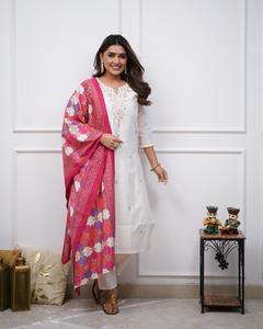 Meilleure vente Ensemble Kurti en coton Chanderi brodé moderne pour femmes Dupatta festif inclus Collection de vêtements indiens en dentelle solide - Product Image 4