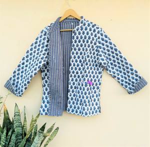 Abrigo de invierno de algodón acolchado hecho a mano con diseño estampado de bloque floral reversible para mujer, cuello levantado con botón más cerca, regalo especial - Product Image 3