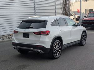 รถยนต์ SUV ครอสโอเวอร์ Mercedes-Benz GLA 250 4MATIC สีขาว ปี 2023 สภาพดีเยี่ยม 221 แรงม้า เครื่องยนต์ 2.0 ลิตร เกียร์อัตโนมัติ 14 สปีด ประหยัดน้ำมัน 32 กม./น้ำมัน  ขาย - Product Image 5