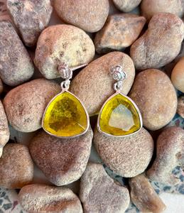 Boucles d'oreilles faites à la main en argent sterling 925 avec saphir jaune. - Product Image 1