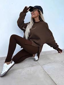 Ensemble de survêtement décontracté pour femmes, streetwear décontracté, vêtements de sport conçus pour le confort des séances d'entraînement - Product Image 2