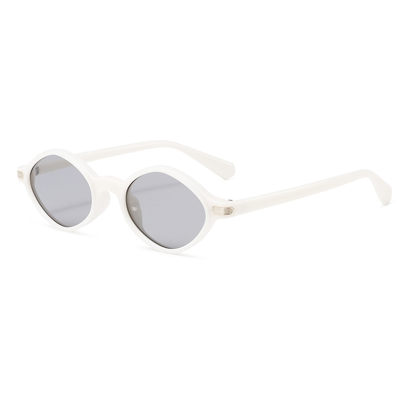 C7 : Blanc crème/Fumé