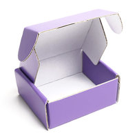 Boîtes en carton ondulé personnalisées avec impression couleur, pelliculage mat et gaufrage