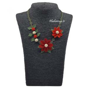 Collar de bolas de Ülkü en diseño de encaje de aguja roja Accesorio de moda - Product Image 1