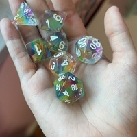Dnd 7 pièces de dés en résine liquide Longan avec cœur en papier doré, écologiques, faits main, style moderne, pour l'art et les jeux de société de collection
