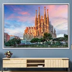 Toile d'art imprimée Antoni Gaudi : élégant poster de Barcelone, 1P : encadré blanc - Product Image 1