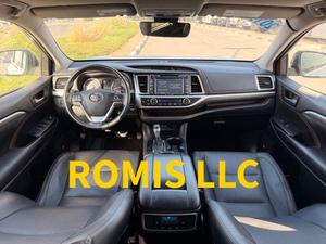 Gris, para Highlander 2023, SUV de 7 Plazas, Automático, Volante a la Izquierda, Vehículo Familiar, Aleación de Aluminio R17, Tapicería Oscura para Uso Urbano - Product Image 4