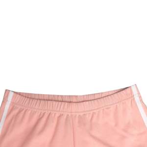 Shorts de sport pour femmes en tissu extensible doux avec bordure blanche, vêtements de sport confortables pour la salle de sport et l'entraînement - Product Image 2