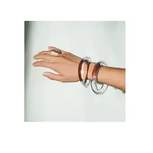 Mode Grote Acryl Armband Helder/Acryl/Lucite Armband Voor Vrouwen Witte Kleur Voor De Beste Prijs Natuurlijke Ambacht