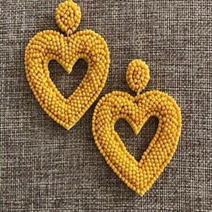 Boucles d'oreilles pendantes rouges et en forme de goutte, style amour, accents de couleur, parfaites pour l'été, la plage et les tenues tropicales, nouvelles boucles d'oreilles tendance - Product Image 4