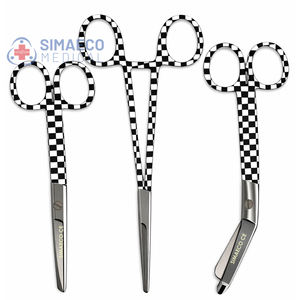 Juego de Tijeras de Enfermería Manuales de 3 Piezas (Pinzas para Arterias de 6 Pulgadas, Tijeras de Enfermería de 5 Pulgadas, Tijeras para Vendajes de 5.5 Pulgadas) - Patrón de Tablero de Ajedrez, Certificación CE - Product Image 3
