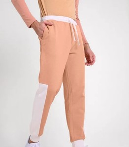 Pantalon de jogging pour hommes avec logo personnalisé de haute qualité avec tissu extensible à jambe fuselée et ourlet côtelé idéal pour le fitness et les vêtements décontractés - Product Image 3