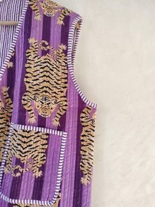 เสื้อกั๊กแจ็กเก็ตผ้านวมพิมพ์ลายเสือใส่ได้ทั้งชายและหญิงเสื้อโค้ทสไตล์โบฮีเมียนทำด้วยมือสไตล์อินเดียแบบลำลองของขวัญที่สมบูรณ์แบบสำหรับเธอ - Product Image 3