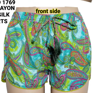 Shorts en soie et rayonne à motif floral vintage pour femmes, 70% soie/30% rayonne, lavés, respirants, écologiques, élégants et décontractés - Product Image 1