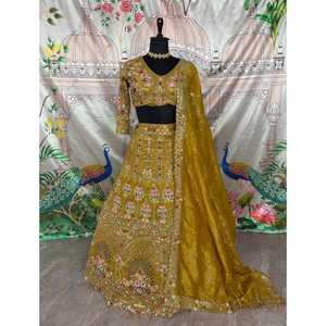 Lehenga Choli Tradicional de Calidad Excepcional de 4 Metros con Diseño de Volantes Dorados, Capas de Lona Can-Can de Secado Rápido, Fusión Perfecta de Glamour - Product Image 1