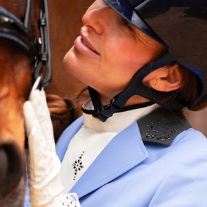 Chaqueta de Equitación Premium de Algodón Cómodo para Mujer - Elegante Abrigo de Competición para Eventos de Equitación y Entrenamiento - Product Image 6