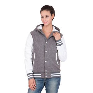 Veste de style universitaire à capuche pour femmes, gris chiné et blanc, doublure matelassée, bordure côtelée rayée, streetwear urbain tendance - Product Image 2