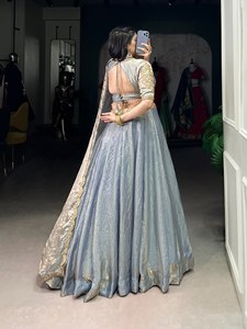 Lehenga choli de style pakistanais pour demoiselles d'honneur, fêtes de mariage fantaisistes, tenues de travail en soie et coton tissées - Product Image 4