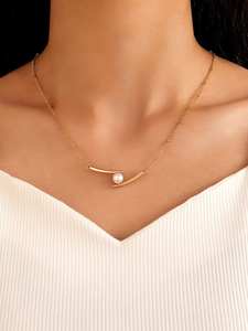 Pendentif élégant en forme de fleur de lotus dorée, disponible à prix de gros, symbolisant la pureté et la beauté. - Product Image 3