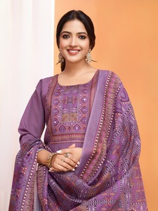 Jacquard de seda pesada Impresión digital Bordado Zari Cuello Rayón Étnico Largo Kurti Salwar Set Dupatta para adultos Indio paquistaní - Product Image 3