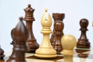 Juego de Ajedrez de lujo King Bridle Staunton de 4 pulgadas con tallas intrincadas y tablero de juego suave - Product Image 2