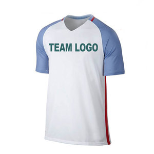 Vente en gros d'ensemble de vêtements de football vierges, maillots de football pour garçons, uniformes imprimés de sublimation, vêtements de football personnalisables - Product Image 4