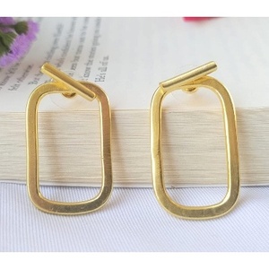 Boucles d'oreilles artisanales en laiton plaqué or, classiques, tendance, géométriques, à motif floral et chiffres, avec pierres en diamant poire, pour les soirées - Product Image 1
