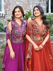 Lehenga Choli de Diseño de Lujo Unity, Color Naranja Óxido, Bordado, con Capa y Dupatta, Tela de Mezcla de Seda Premium - Product Image 4