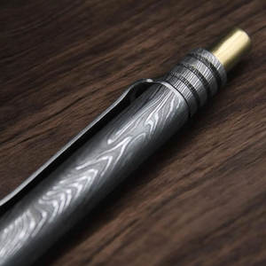 Bolígrafo de Acero de Damasco de Alta Gama con Cuerpo Duradero para Escritura Profesional y Uso en Oficina - Product Image 4