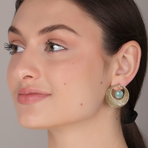 Boucles d'oreilles pendantes en amazonite tendance DUA faites à la main |   Bijoux de mariage pour femmes en alliage de cuivre plaqué or 18 carats |   Fabriqué en Inde - Product Image 6