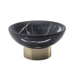 Cuencos de mármol blanco únicos con base de metal dorado de veteado gris suave para agregar un toque sofisticado a sus espacios de oficina en casa - Product Image 3