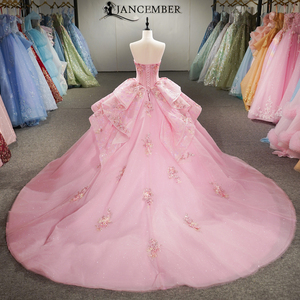 Impresionante Vestido de Quinceañera Rosa sin Tirantes con Corsé, Apliques de Cuentas, Cintura Natural y Cola Capilla Estampada - Modelo 8519 - Product Image 4