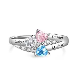 Anillo Jeulia con Nombre Personalizado y Tres Corazones con Piedras de Nacimiento, Chapado en Rodio, Plata de Ley - Product Image 1