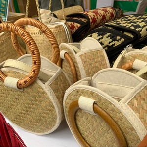 2024 การออกแบบใหม่ล่าสุดทอกระเป๋าถือหญ้า Sedge รอบ - กระเป๋าชายหาดมีสไตล์กระเป๋าหญ้าสําหรับผู้หญิงที่ทันสมัย, กระเป๋าวันหยุดฤดูร้อน - Product Image 6