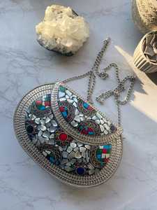 Magnifique pochette métallique de luxe pour femmes, conçue pour les soirées haut de gamme, sac à main de soirée avec bandoulière chaîne, élégante - Product Image 3