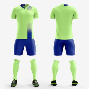 Ensemble de maillot et short de football unisexe pour adultes, sublimation personnalisée, 100% polyester, séchage rapide, vêtements de football avec logos et couleurs personnalisés - Product Image 4