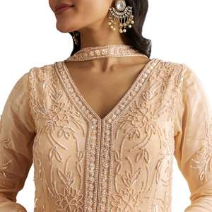 Conjunto de Kurta y Palazzo de Fiesta Bordado con Moti de Chinon Color Marfil, Dupatta Estilo Gargantilla, Ropa Étnica para Mujer al por Mayor, Proveedor OEM, Personalizado - Product Image 3