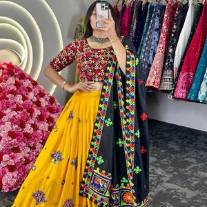 Venta al por mayor nuevo diseñador Navratri especial rayón hermoso Chine Stitch y espejo Real trabajo Lehenga y Choli con Dupatta - Product Image 1