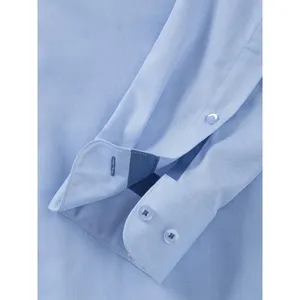 Chemise à chevrons contrastée sur mesure pour coffrets cadeaux d'affaires - Product Image 4